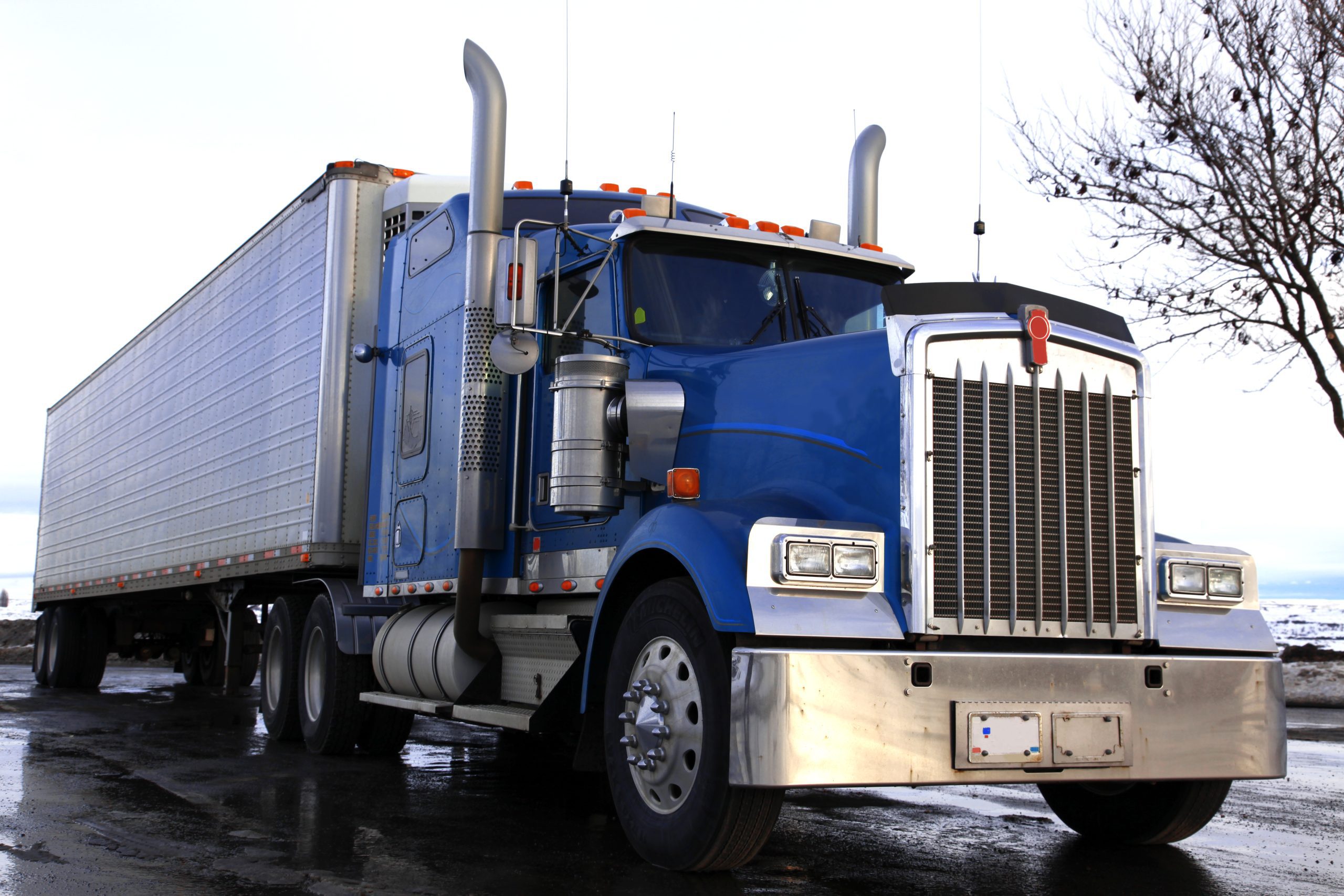 Long distance truck driving safety tips